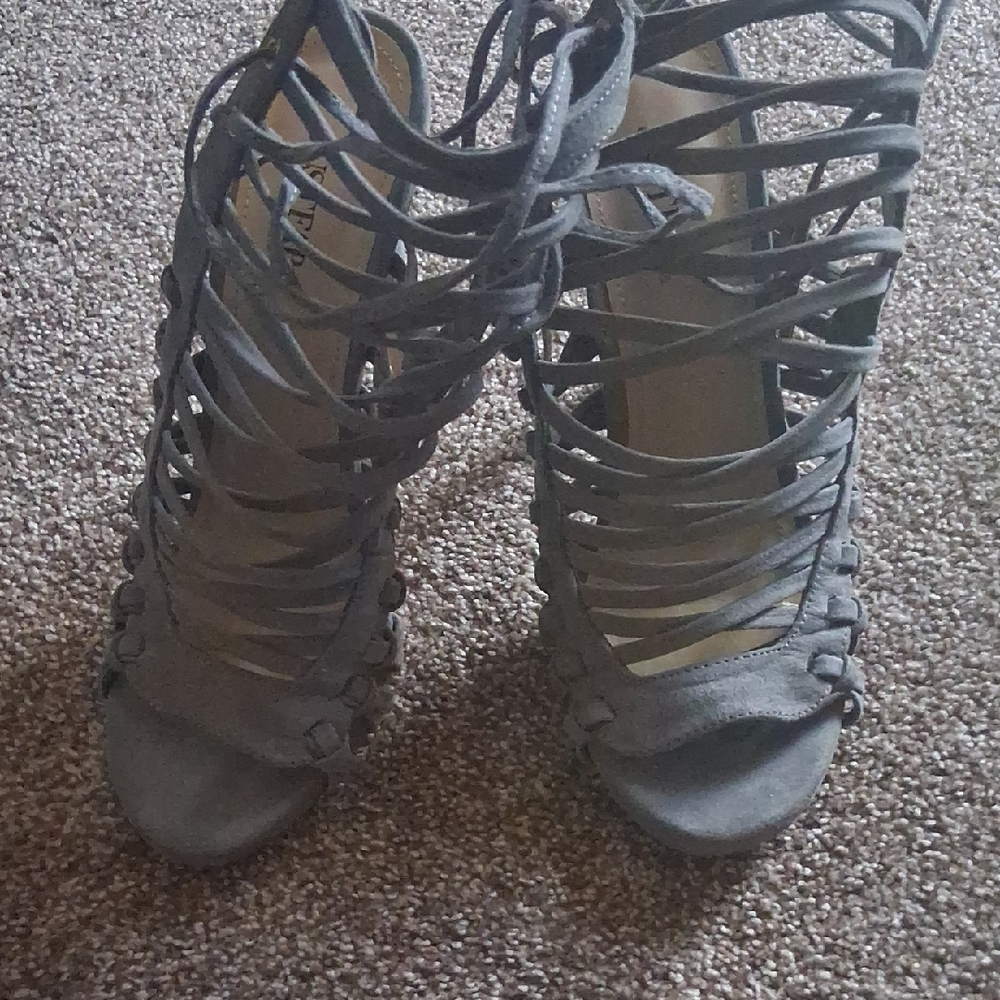 JustFab Gray Heels Elegant Design